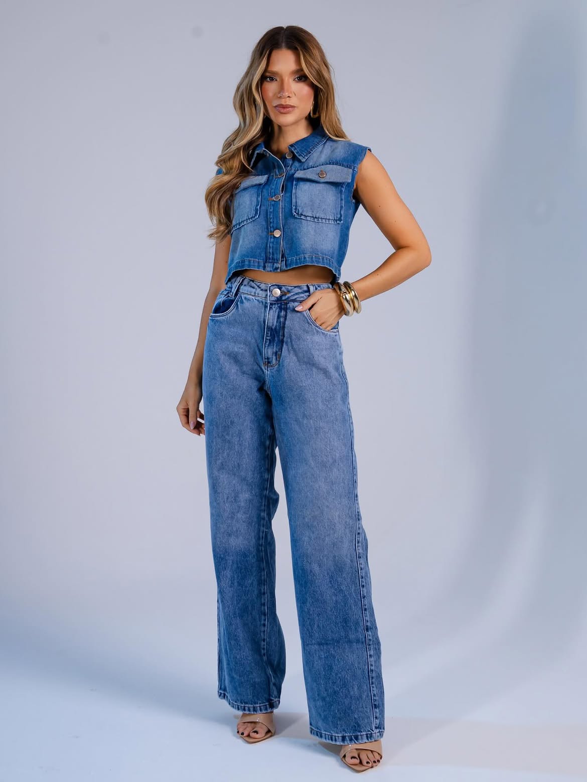 Look completo em jeans com calça wide leg